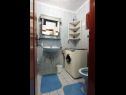 Апартаменты Šera - 50 m from beach: A1(4), A2(4), A3(2+2) Писак - Ривьера Омиш  - Апартамент - A1(4): ванная комната с туалетом