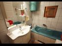 Апартаменты Šera - 50 m from beach: A1(4), A2(4), A3(2+2) Писак - Ривьера Омиш  - Апартамент - A3(2+2): ванная комната с туалетом
