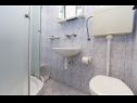 Апартаменты Stipica - 100 m from beach: A1(3+2), A3(2+2), SA4(2), A5(2+2) Рускамен - Ривьера Омиш  - Апартамент - A5(2+2): ванная комната с туалетом