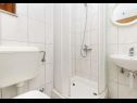 Апартаменты Neva - 50m from the sea A1(2+1), A2(2+1), SA3(3) Сумпетар - Ривьера Омиш  - Студия- апартамент - SA3(3): ванная комната с туалетом