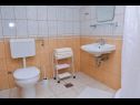 Апартаменты Boris - 150 m from beach: A7(2+1), A6(2+1), A4(2+2), A8(3+1), A5(4+1) Новалья - Остров Паг  - Апартамент - A7(2+1): ванная комната с туалетом