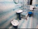 Апартаменты Ljubo - 15m from the sea: A1(4+4), SA2(5+1) Стара Новаля - Остров Паг  - Апартамент - A1(4+4): ванная комната с туалетом