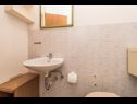 Апартаменты Jadra - 28 m from beach: A1(2+2), A2(5), A3(2+3), A4(6) Стара Новаля - Остров Паг  - Апартамент - A3(2+3): ванная комната с туалетом