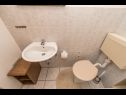 Апартаменты Jadra - 28 m from beach: A1(2+2), A2(5), A3(2+3), A4(6) Стара Новаля - Остров Паг  - Апартамент - A3(2+3): ванная комната с туалетом