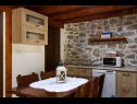 Дома дял отдыха Three holiday homes: H1 Azur (4), H2 Wood (4), H3 Ston (4+2) Оребич - Полуостров Пельешац  - Хорватия - H2 Wood (4): кухня и столовая