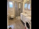 Апартаменты Mario - 150m from sea: A1(2), A2(4), A3 deluxe(4), R(2) Супетарска Драга - Остров Раб  - Апартамент - A2(4): ванная комната с туалетом