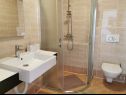 Апартаменты Zlato - with pool : SA1 Murva (2), A3 Lovor (4), A4 Mendula (2+1), SA5 Maslina (2) Сень - Ривьера Сень  - Студия- апартамент - SA5 Maslina (2): ванная комната с туалетом