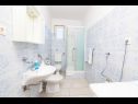 Апартаменты Vik - 250 m from beach A1(4), A2(3), A3(2), SA4(2) Бродарица - Шибеник Ривьера  - Апартамент - A1(4): ванная комната с туалетом