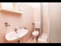 Апартаменты Vik - 250 m from beach A1(4), A2(3), A3(2), SA4(2) Бродарица - Шибеник Ривьера  - Апартамент - A3(2): ванная комната с туалетом