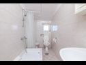 Апартаменты Vik - 250 m from beach A1(4), A2(3), A3(2), SA4(2) Бродарица - Шибеник Ривьера  - Студия- апартамент - SA4(2): ванная комната с туалетом