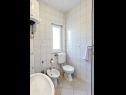 Апартаменты Vinx - grill and terrace A1(2+2), A2(2+2) Залив Каница (Рогозница) - Шибеник Ривьера  - Хорватия - Апартамент - A1(2+2): ванная комната с туалетом