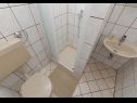 Апартаменты Neda - 150 M from pebble beach : A1(6), A2(4), SA3(2) Примоштен - Шибеник Ривьера  - Студия- апартамент - SA3(2): ванная комната с туалетом