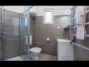 Апартаменты Bisernica - with pool; A1(6), A2(6), A3(2) Ражань - Шибеник Ривьера  - Апартамент - A1(6): ванная комната с туалетом