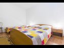 Апартаменты Milans - 25m from the beach: A3(2+2), A4(2+2), A5(6+1) Ражань - Шибеник Ривьера  - Апартамент - A3(2+2): спальная комната