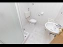 Апартаменты Milans - 25m from the beach: A3(2+2), A4(2+2), A5(6+1) Ражань - Шибеник Ривьера  - Апартамент - A4(2+2): ванная комната с туалетом