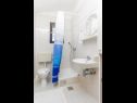 Апартаменты Milans - 25m from the beach: A3(2+2), A4(2+2), A5(6+1) Ражань - Шибеник Ривьера  - Апартамент - A5(6+1): ванная комната с туалетом