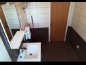 Апартаменты Marija - 100 m from beach: A1(4), A2(4), A3(4), A4(3), A5(2+1) Трибунь - Шибеник Ривьера  - Апартамент - A5(2+1): ванная комната с туалетом