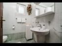 Апартаменты Josip - free parking and BBQ: A1(4), A2(2+1) Водице - Шибеник Ривьера  - Апартамент - A2(2+1): ванная комната с туалетом