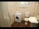 Апартаменты Araz - parking and barbecue: A1(4+1), A2(3) Водице - Шибеник Ривьера  - Апартамент - A1(4+1): ванная комната с туалетом
