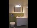 Апартаменты Mlad - with pool: A1(2+1), A2(2+1), A4(2+1), A3(2) Рогач - Остров Шолта  - Апартамент - A1(2+1): ванная комната с туалетом