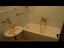 Апартаменты Pava - 15m from the sea: A1(5+1), A2(4) Стоморска - Остров Шолта  - Апартамент - A1(5+1): ванная комната с туалетом