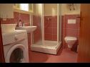 Апартаменты Daira - great location A1(2), A2(2), A3(4) Стоморска - Остров Шолта  - Апартамент - A1(2): ванная комната с туалетом