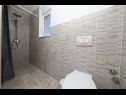 Апартаменты Niko - modern: SA1(2), A2(2+2), A3(2+2), A4(4+2) Каштель Лукшич - Ривьера Сплит  - Апартамент - A4(4+2): ванная комната с туалетом