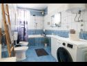 Апартаменты Jurica - 100 m from sea: A1(4+2), SA2(2), A3(2+2) Каштель Нови - Ривьера Сплит  - Апартамент - A1(4+2): ванная комната с туалетом