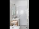 Апартаменты Neven - comfortable & great location: A1(4+2) Сплит - Ривьера Сплит  - Апартамент - A1(4+2): ванная комната с туалетом