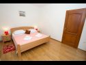 Апартаменты Darko - spacious: A1(6+1) Сплит - Ривьера Сплит  - Апартамент - A1(6+1): спальная комната
