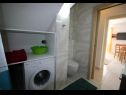 Апартаменты Dragi - adults only: SA1(2), A2(2), A3(3) Сплит - Ривьера Сплит  - Апартамент - A2(2): ванная комната с туалетом