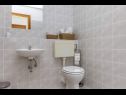 Апартаменты Jurmar - with terrace : A1(4+2)  Сплит - Ривьера Сплит  - Апартамент - A1(4+2) : ванная комната с туалетом