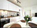 Апартаменты Mendula - private garage: A1(2+2), A2(2+2) Сплит - Ривьера Сплит  - Апартамент - A2(2+2): кухня и столовая