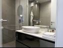 Апартаменты Lux - with private pool: A1(4+2) Сплит - Ривьера Сплит  - Апартамент - A1(4+2): ванная комната с туалетом