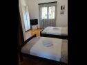 Апартаменты Anka- comfortable and affordable A2(3+2), A1(6) Марина - Ривьера Трогир  - Апартамент - A2(3+2): спальная комната