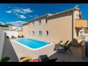Апартаменты Lux 1 - heated pool: A1(4), A4(4) Марина - Ривьера Трогир  - бассейн (дом и окружение)