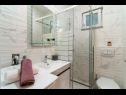 Апартаменты Lux 1 - heated pool: A1(4), A4(4) Марина - Ривьера Трогир  - Апартамент - A4(4): ванная комната с туалетом