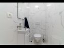 Апартаменты Lux 3 - heated pool: A5(4+2), A6(4+2) Марина - Ривьера Трогир  - Апартамент - A5(4+2): ванная комната с туалетом
