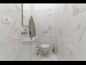 Апартаменты Lux 3 - heated pool: A5(4+2), A6(4+2) Марина - Ривьера Трогир  - Апартамент - A6(4+2): ванная комната с туалетом