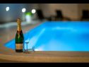 Апартаменты Lux 2 - heated pool: A2(4+2), A3(4+2) Марина - Ривьера Трогир  - бассейн