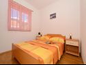 Апартаменты Žar - free parking A1(4+1), A2(2+2), A3(2+2), A4(4+1) Сегет Враница - Ривьера Трогир  - Апартамент - A1(4+1): спальная комната