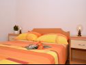 Апартаменты Žar - free parking A1(4+1), A2(2+2), A3(2+2), A4(4+1) Сегет Враница - Ривьера Трогир  - Апартамент - A1(4+1): спальная комната