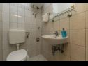 Апартаменты Mil - 80m from the sea A1(4+1), A2(2) Севид - Ривьера Трогир  - Апартамент - A1(4+1): ванная комната с туалетом
