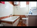 Апартаменты Sanda - 10 M from the beach : A1(6+1), A2(6+1) Трогир - Ривьера Трогир  - Апартамент - A1(6+1): ванная комната с туалетом