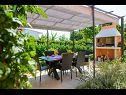 Дома дял отдыха Mirjana - beautiful garden with barbecue: H(4+1) Трогир - Ривьера Трогир  - Хорватия - гриль