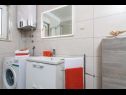 Апартаменты Maša - modern sea view apartment: A1(4+1) Трогир - Ривьера Трогир  - Апартамент - A1(4+1): ванная комната с туалетом