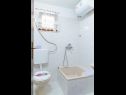 Апартаменты Vesna - comfortable: A1(4+1) Трогир - Ривьера Трогир  - Апартамент - A1(4+1): ванная комната с туалетом