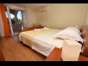Апартаменты Davorka - 50m from the sea A1(2+2), A2(2+2) Трогир - Ривьера Трогир  - Апартамент - A1(2+2): спальная комната