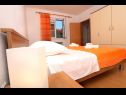 Апартаменты Davorka - 50m from the sea A1(2+2), A2(2+2) Трогир - Ривьера Трогир  - Апартамент - A2(2+2): спальная комната