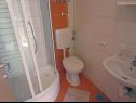 Апартаменты Davorka - 50m from the sea A1(2+2), A2(2+2) Трогир - Ривьера Трогир  - Апартамент - A2(2+2): ванная комната с туалетом